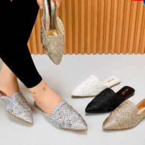 حذاء مهيب بالتصميم المرسوم والمطرز للبيع في شركة الألق للتسويق الإلكتروني.